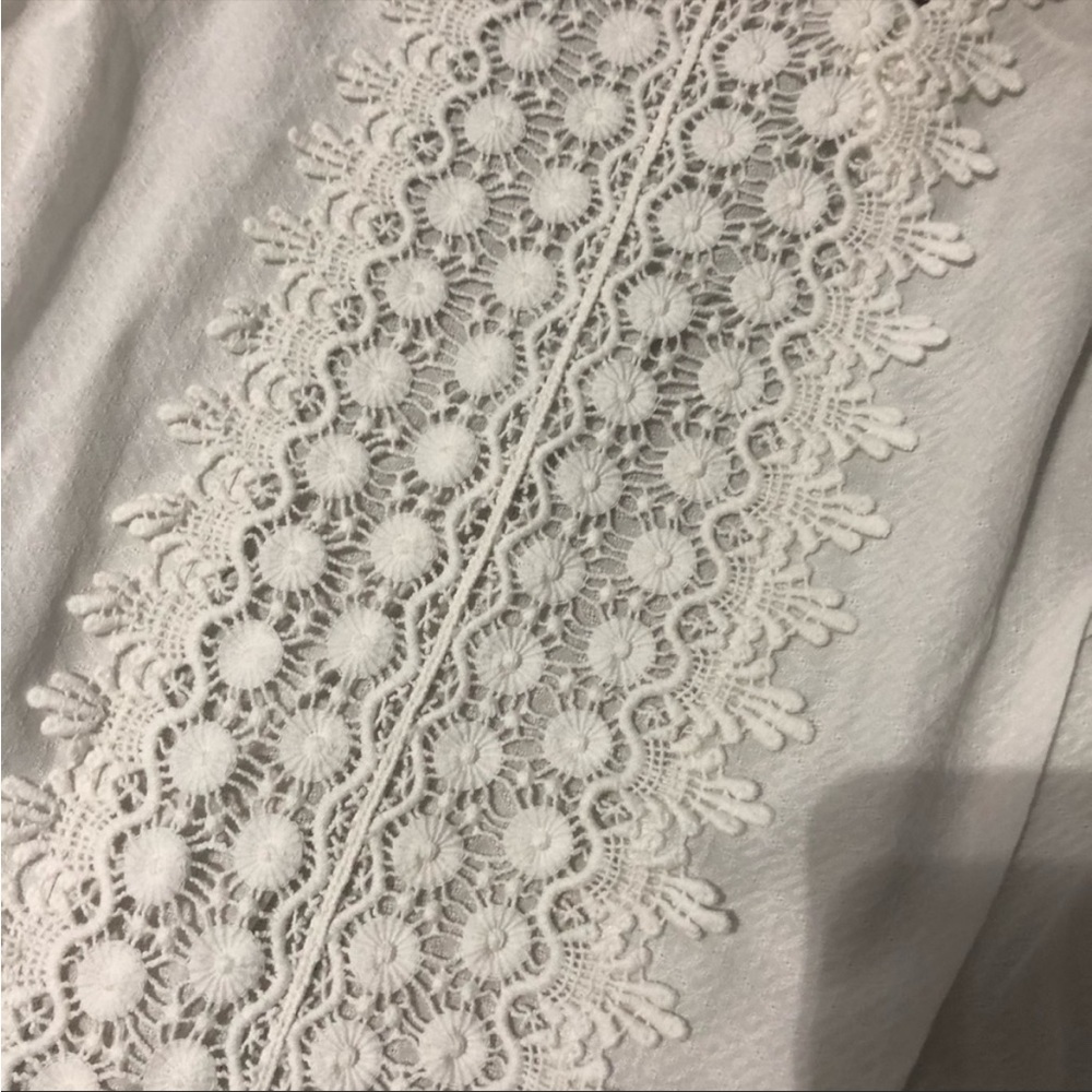 Aeropostale S Like New eyelet Bell Sleeves White Boho Blouse Shirt Lightweight - Picture 10 of 17